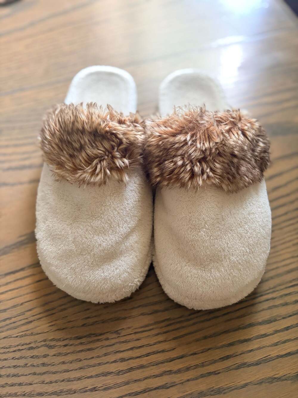 Pottery Barn Cream Faux Fur Fuzzy Slip-On Slippers Size M